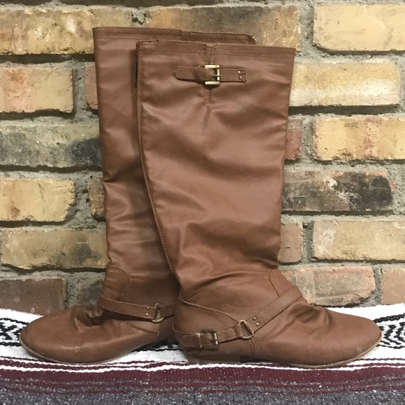 Boots - Picture 2 of 7